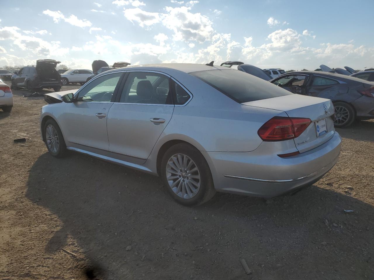VOLKSWAGEN PASSAT SE