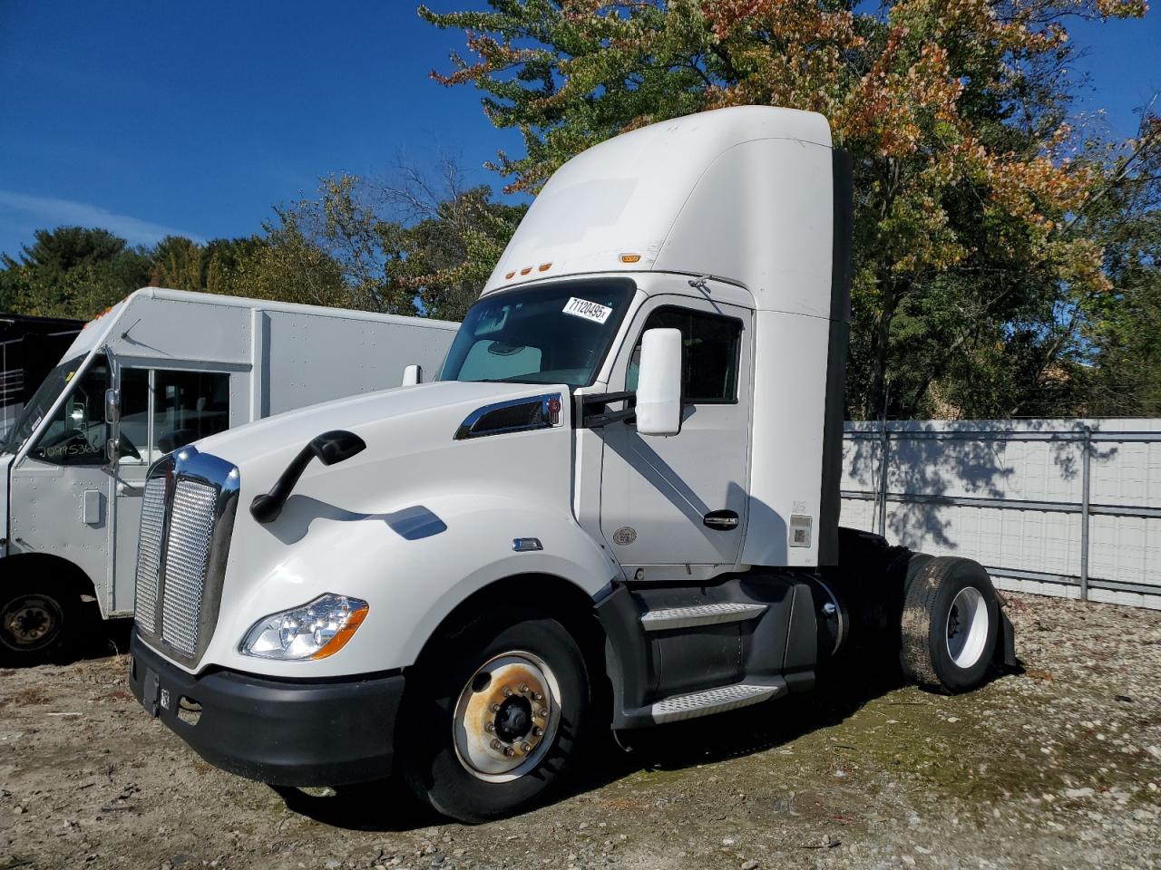 Lot #3260412569 2016 KENWORTH T680