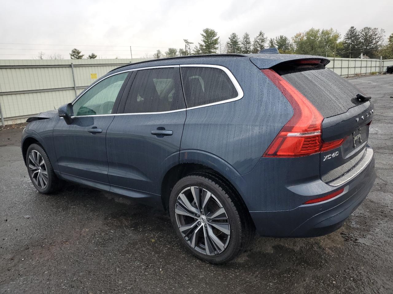 VOLVO XC60 B5 MOMENTUM