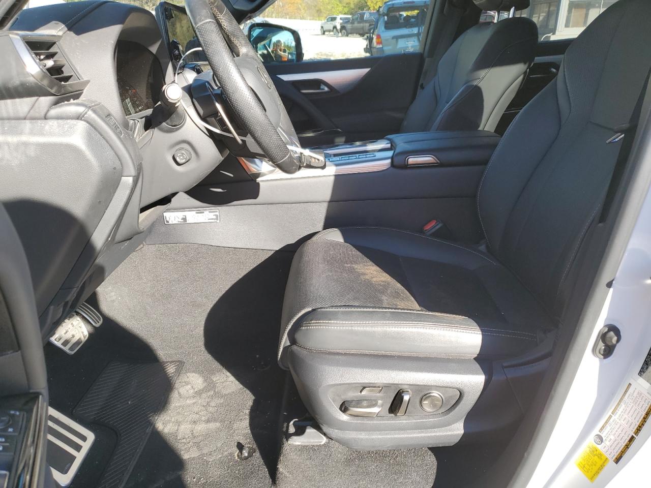 LEXUS LX 600 BASE