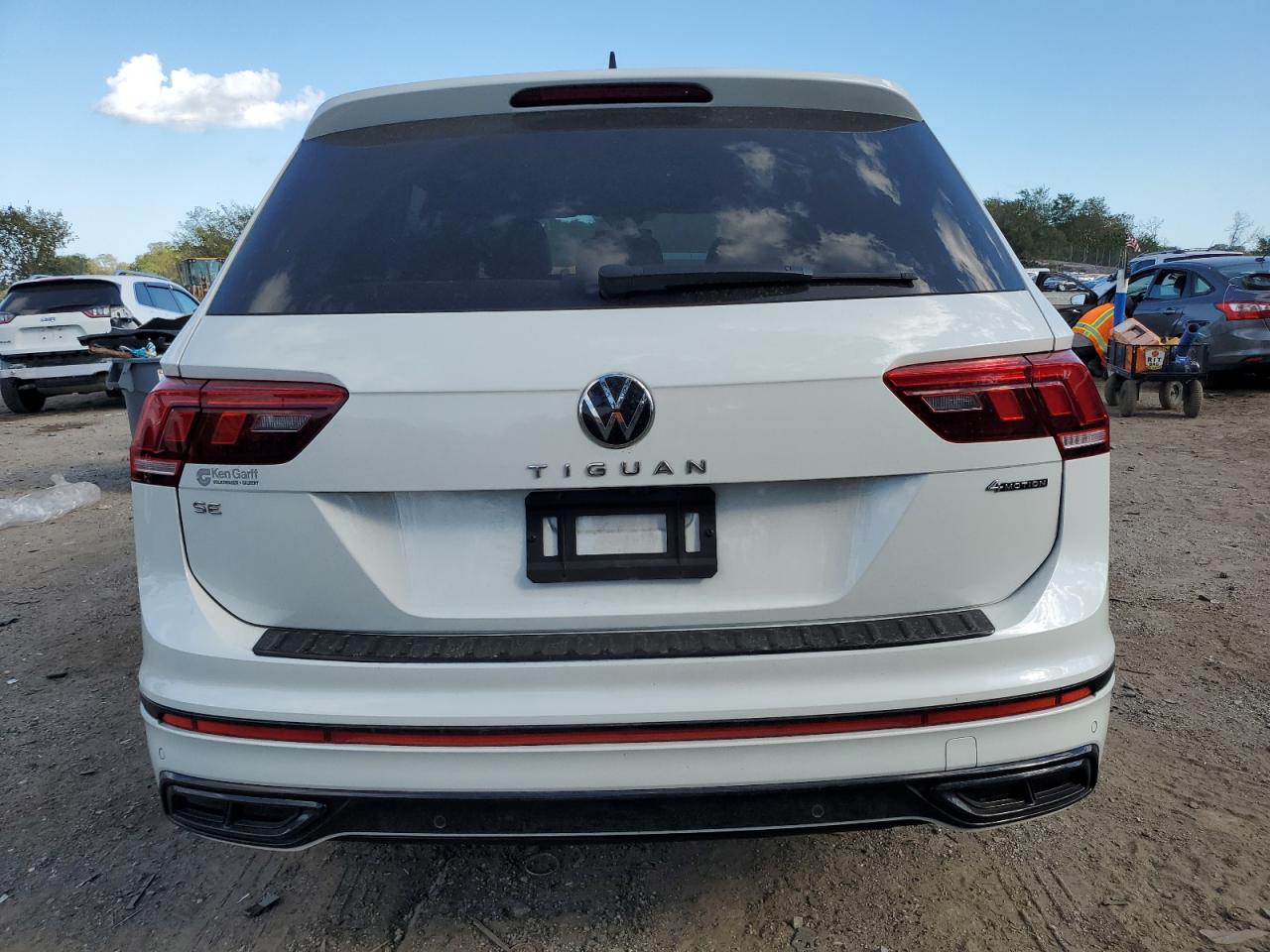 VOLKSWAGEN TIGUAN SE R-LINE BLACK