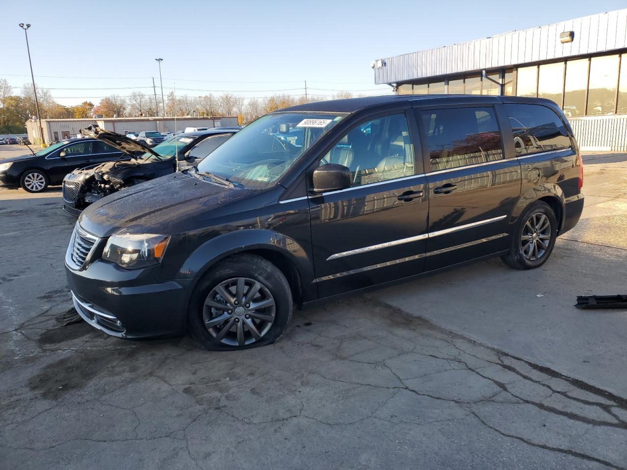 CHRYSLER TOWN & COUNTRY S