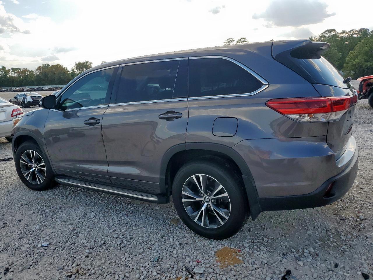 TOYOTA HIGHLANDER LE