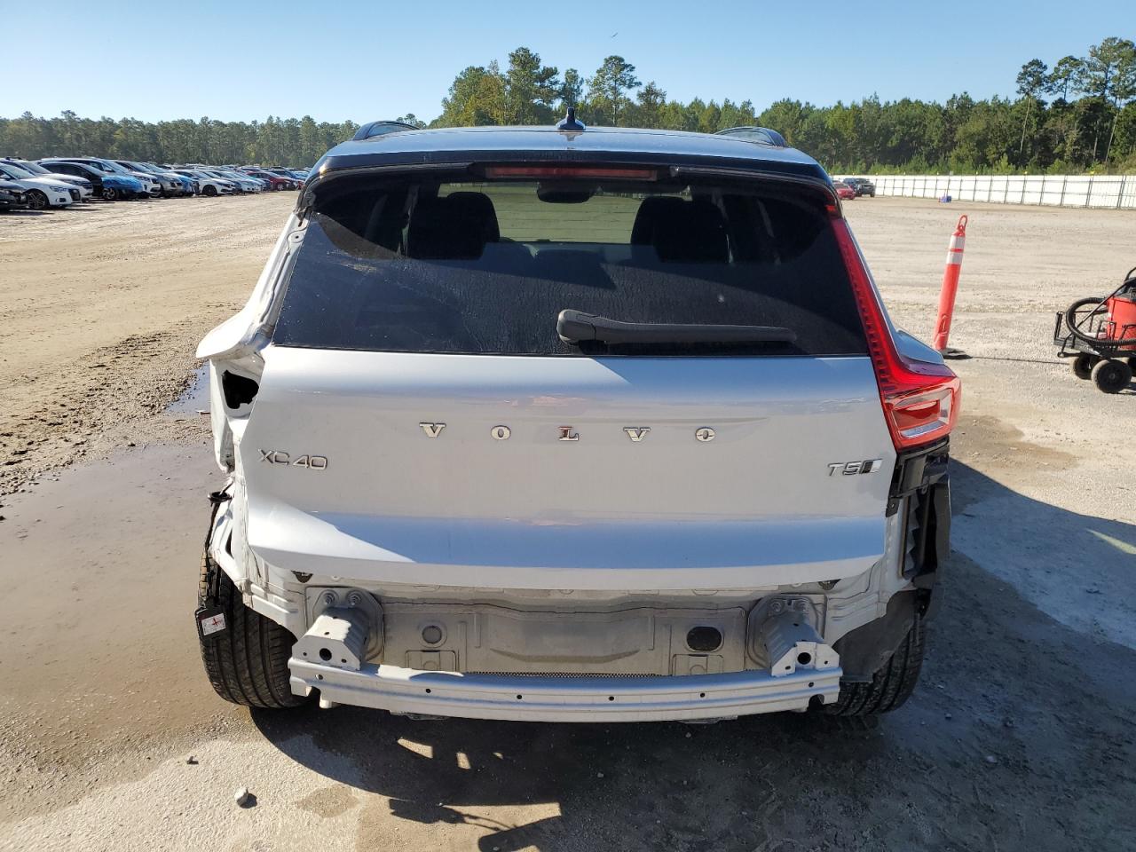 VOLVO XC40 T5 R-DESIGN