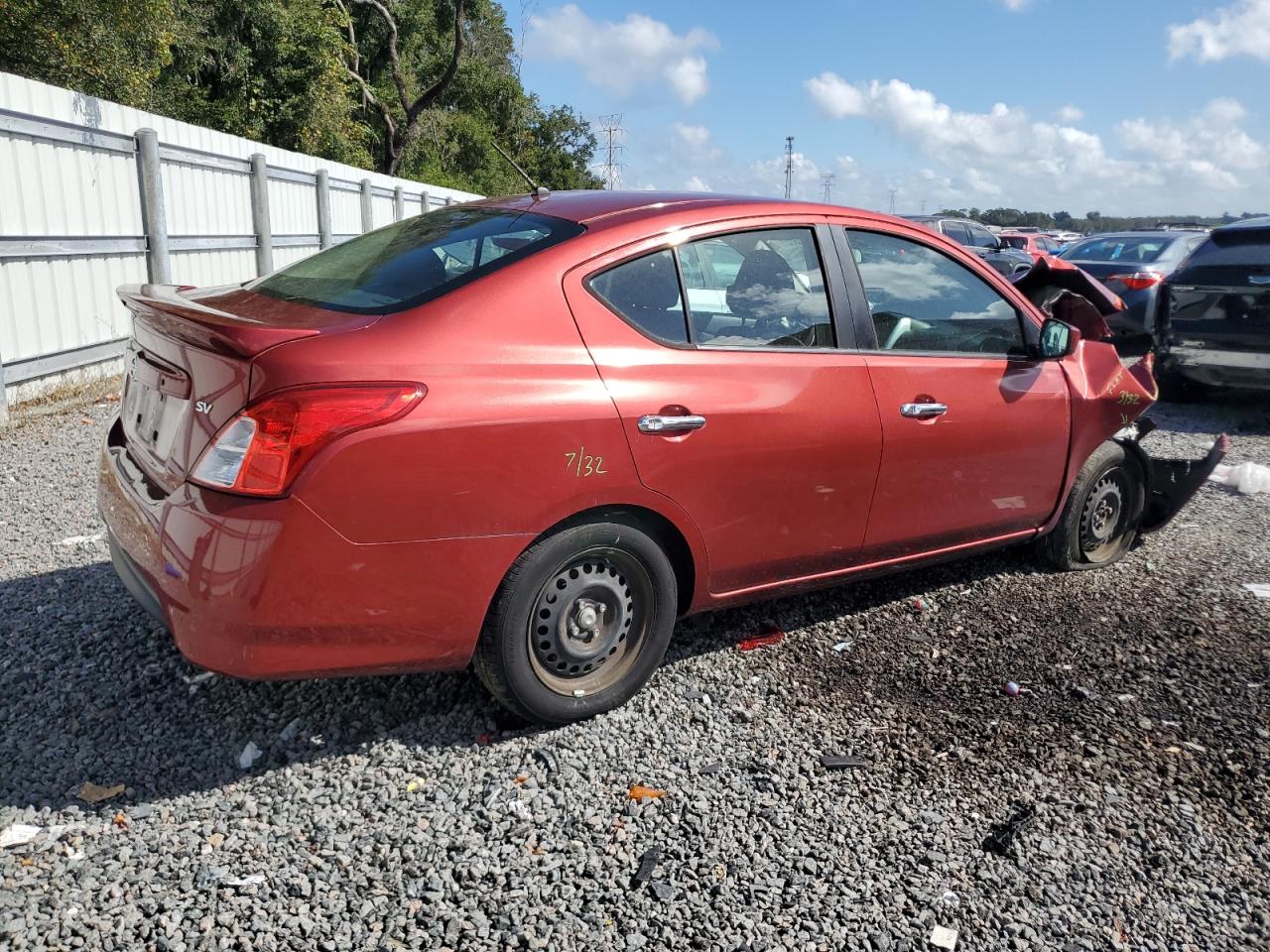NISSAN VERSA S