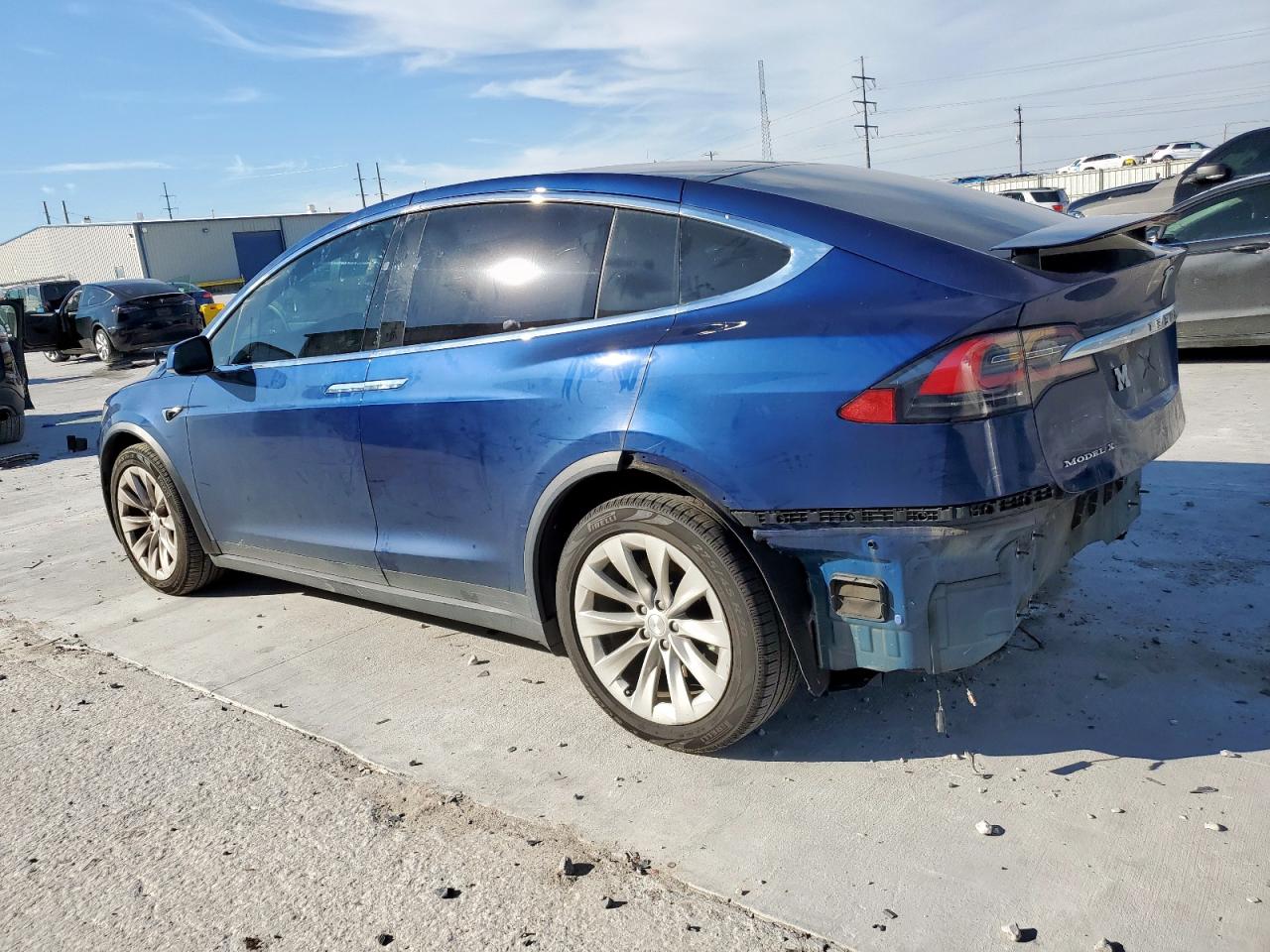 TESLA MODEL X