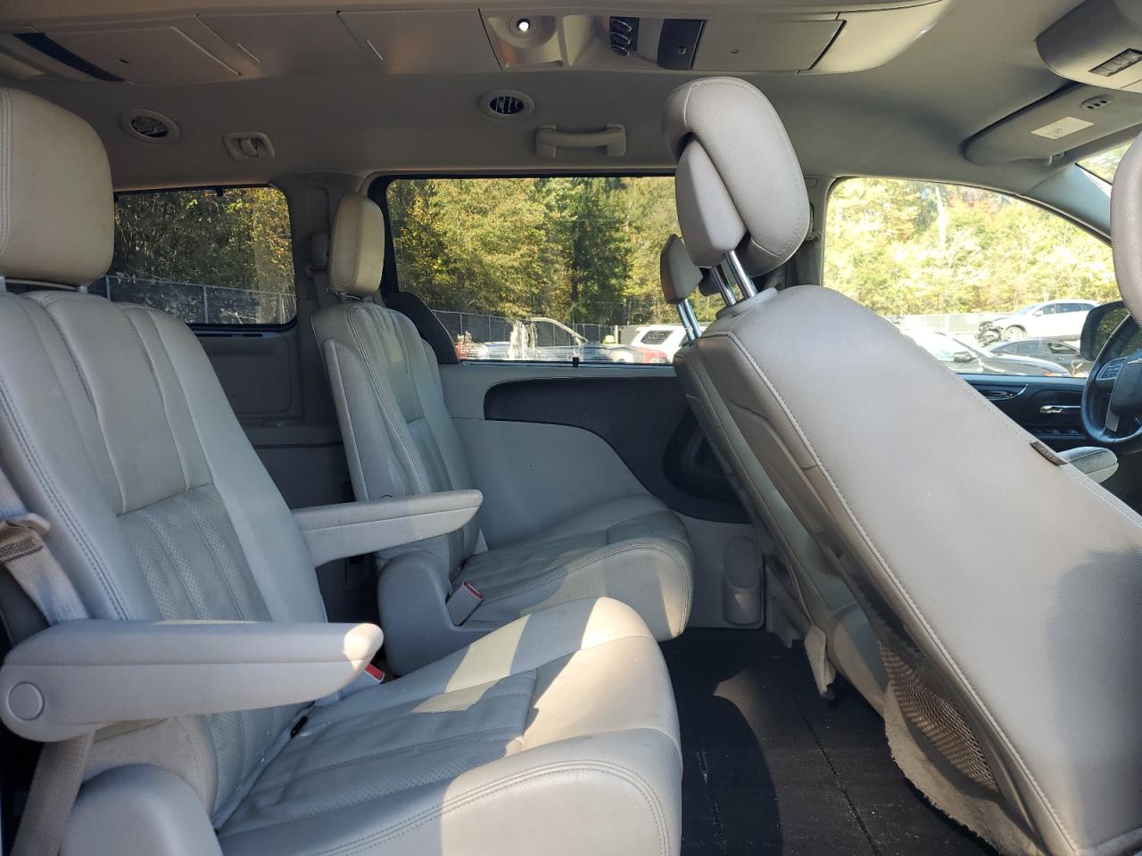 CHRYSLER TOWN & COUNTRY TOURING L