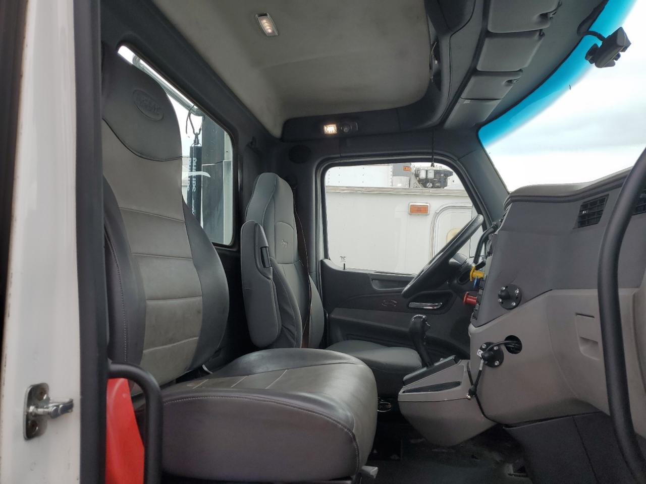 Lot #3290297204 2015 PETERBILT 579