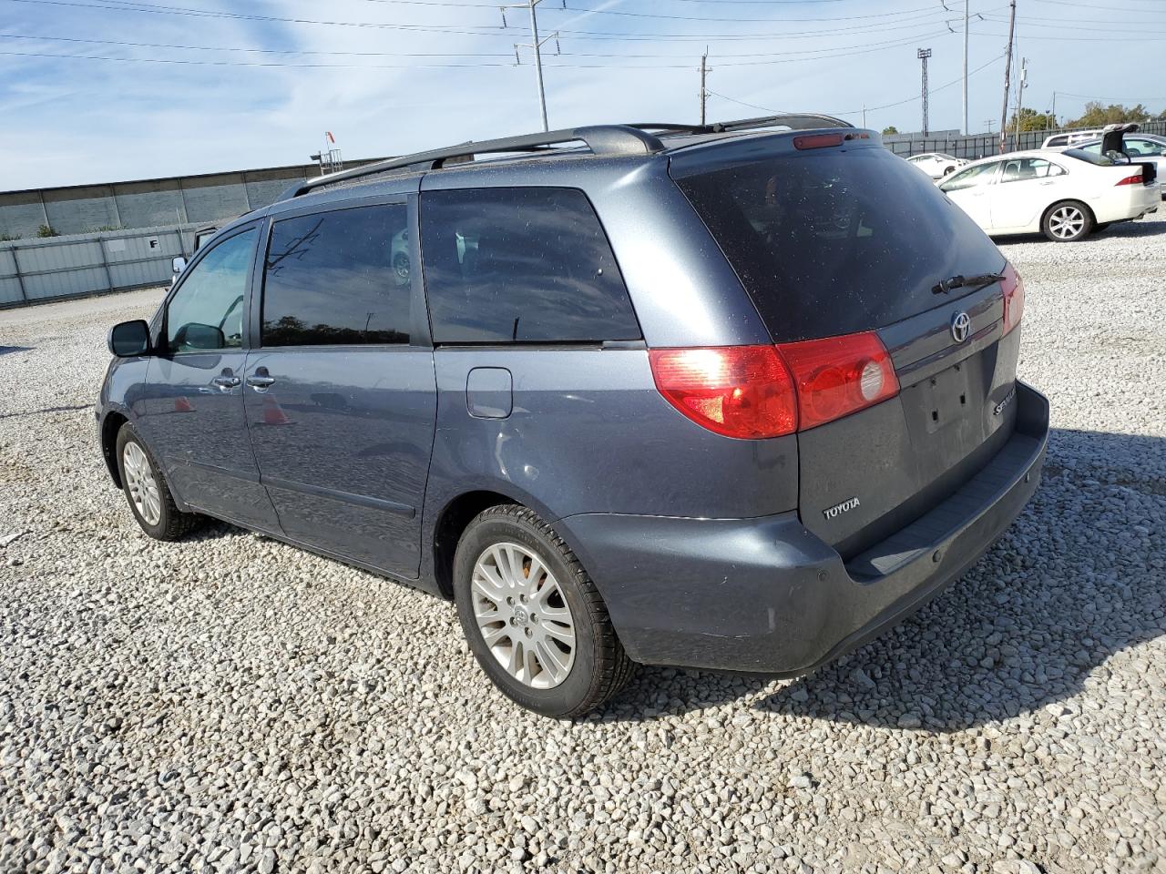 TOYOTA SIENNA XLE