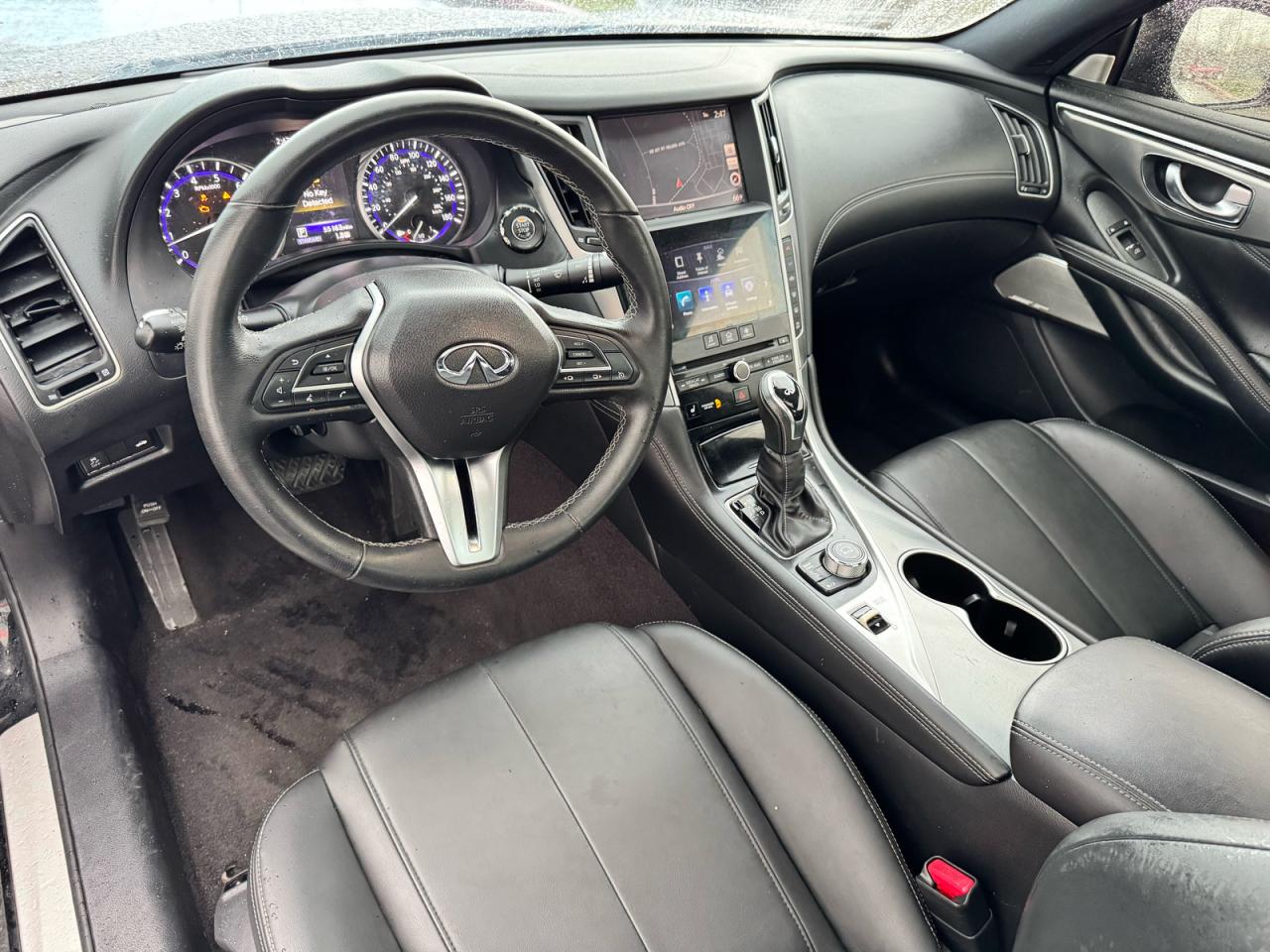 INFINITI Q60 LUXE 300