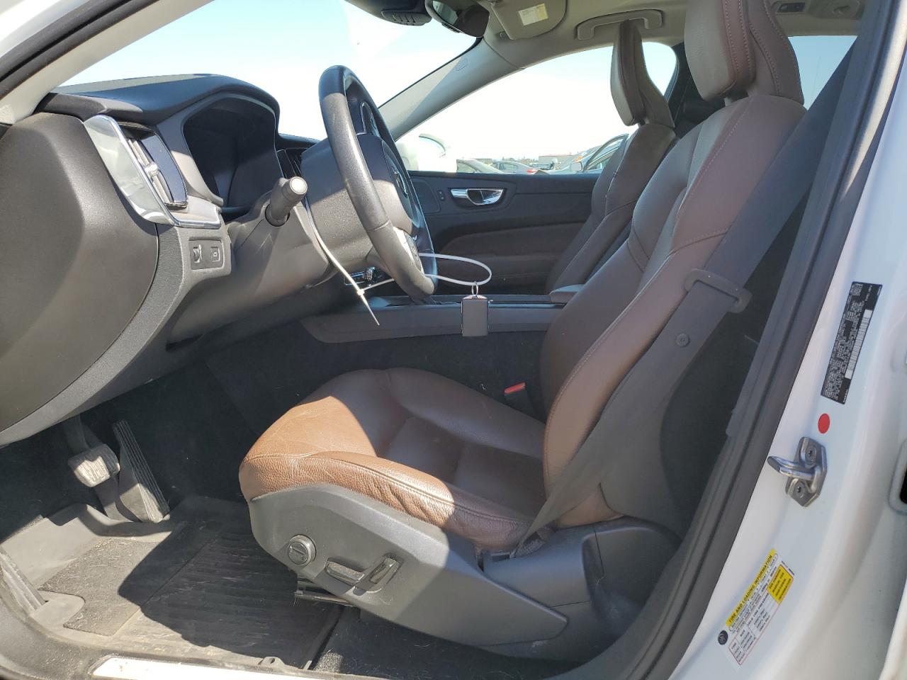 VOLVO XC60 T5 MOMENTUM