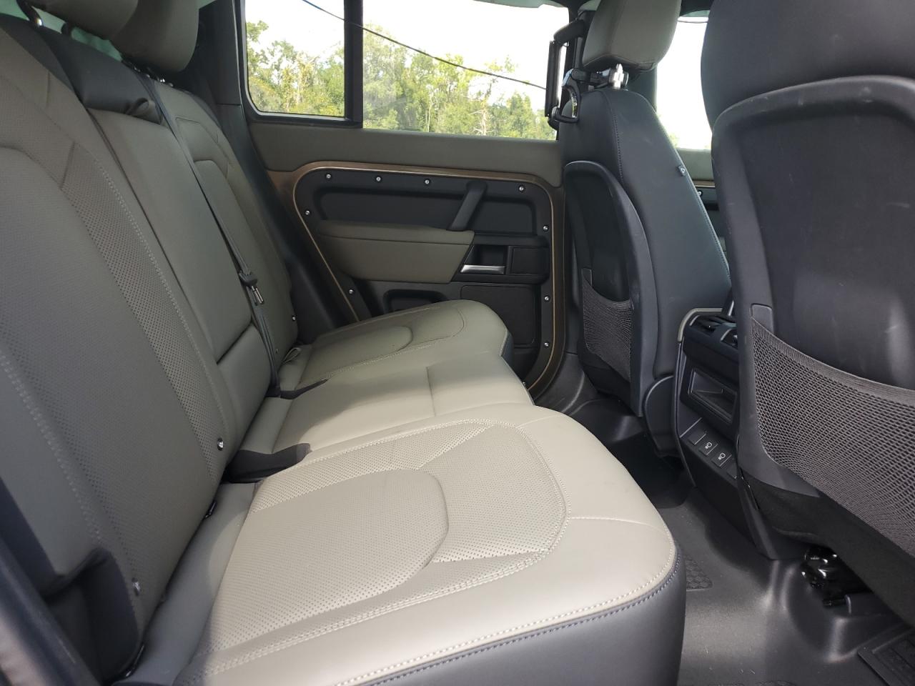 LAND ROVER DEFENDER 110 X-DYNAMIC SE