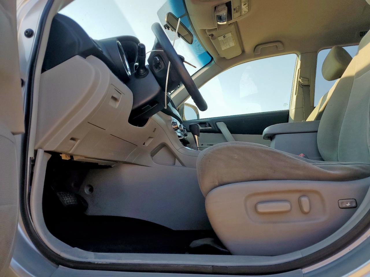 TOYOTA HIGHLANDER BASE