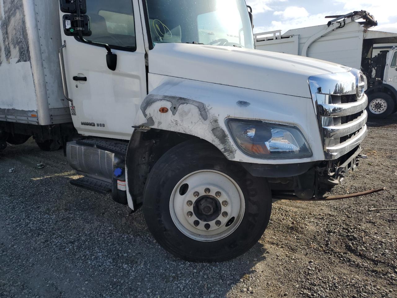 Lot #3261274946 2020 HINO 258/268