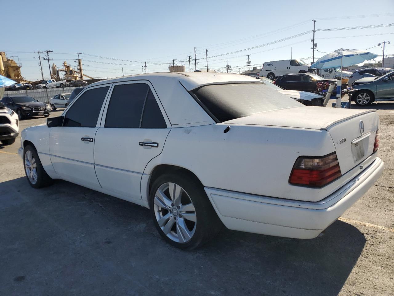 Lot #3270927416 1995 MERCEDES-BENZ E 320 BASE