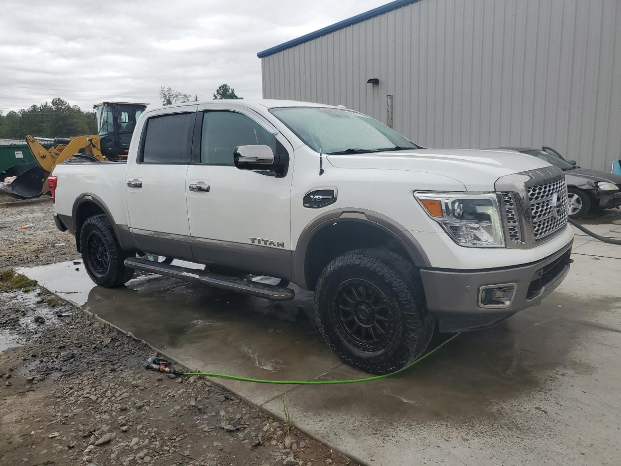 NISSAN TITAN SV