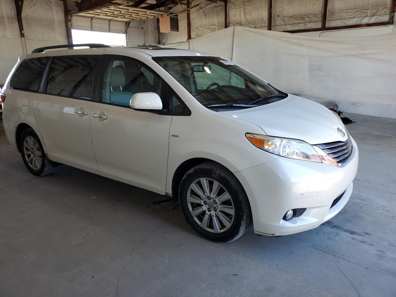 TOYOTA SIENNA XLE