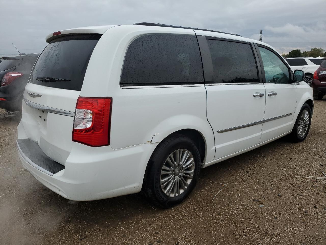 CHRYSLER TOWN & COUNTRY TOURING L