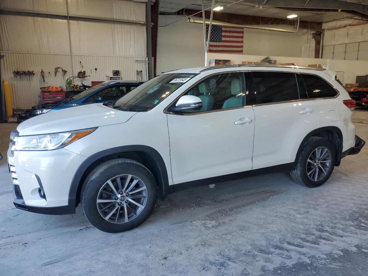 Lot #3301812336 2019 TOYOTA HIGHLANDER