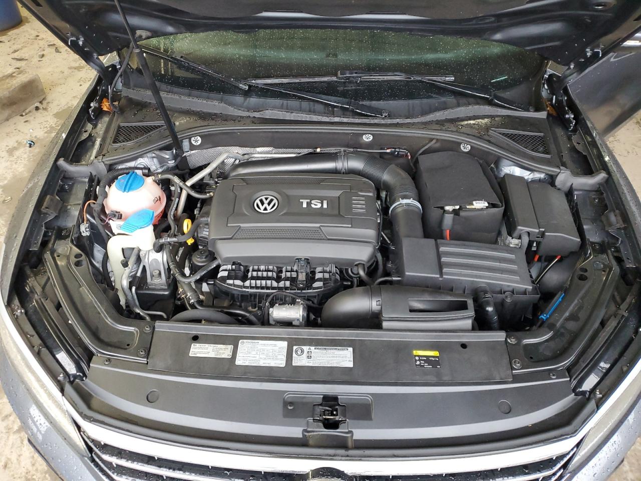 VOLKSWAGEN PASSAT SEL PREMIUM