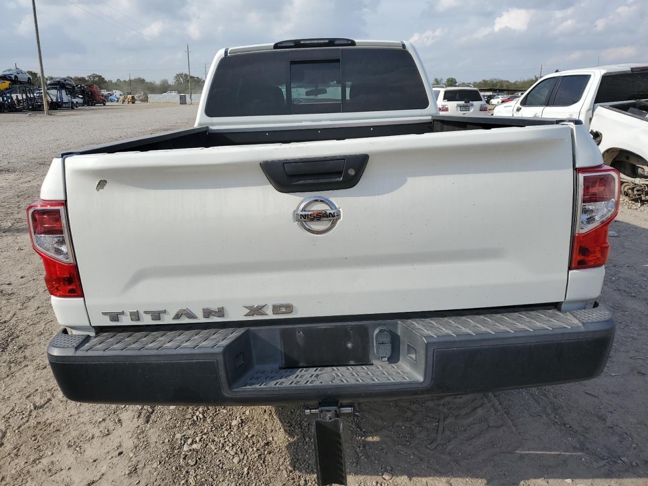 NISSAN TITAN S