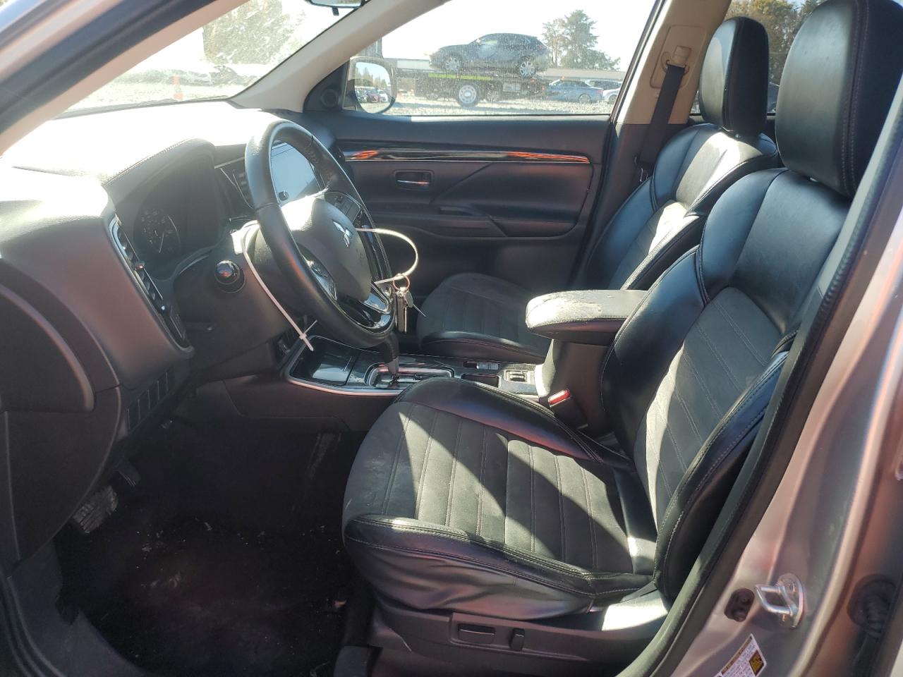 MITSUBISHI OUTLANDER SE