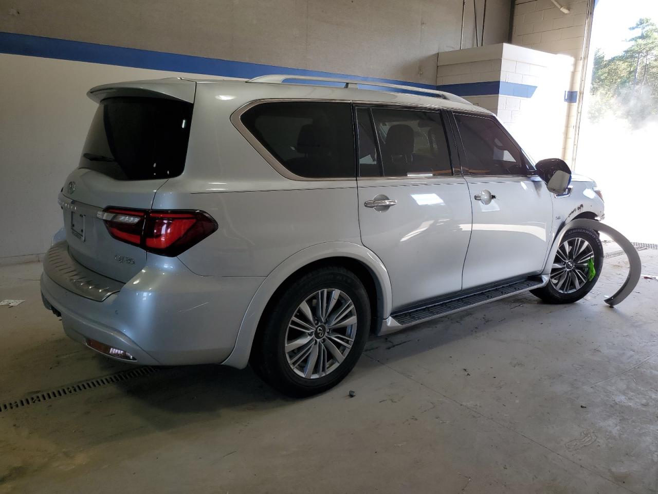 INFINITI QX80 LUXE