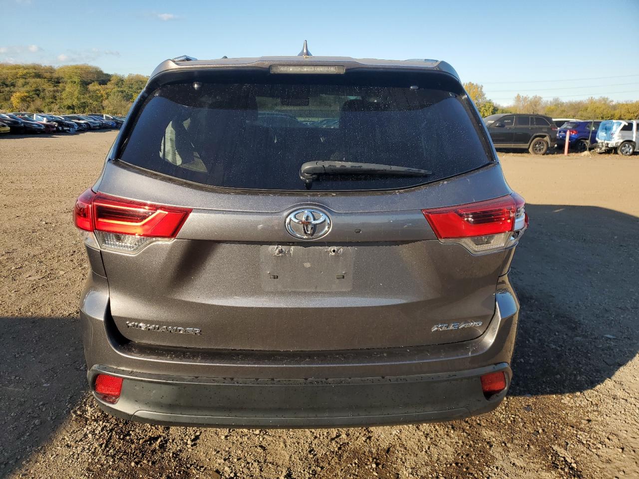 TOYOTA HIGHLANDER SE