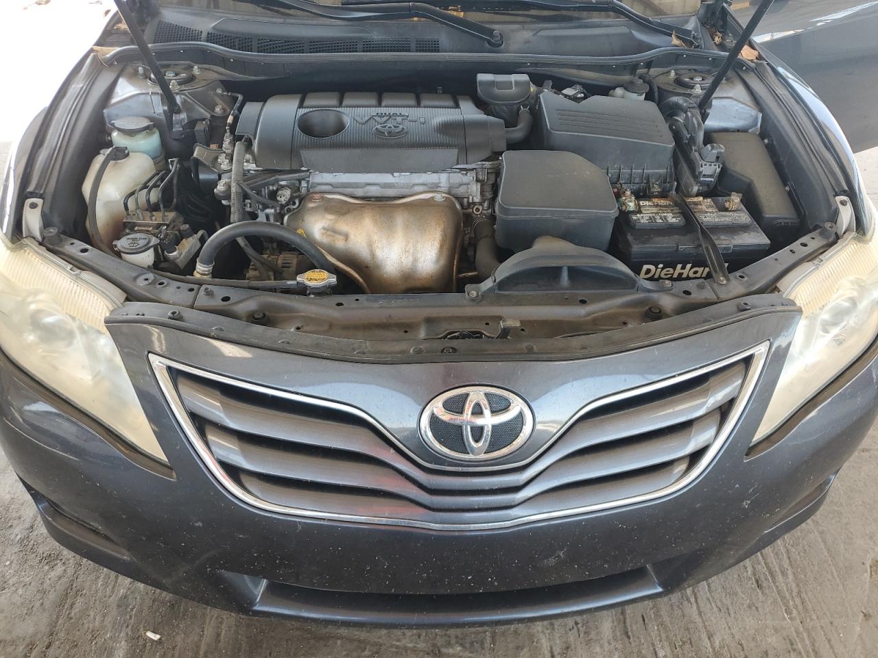 TOYOTA CAMRY BASE
