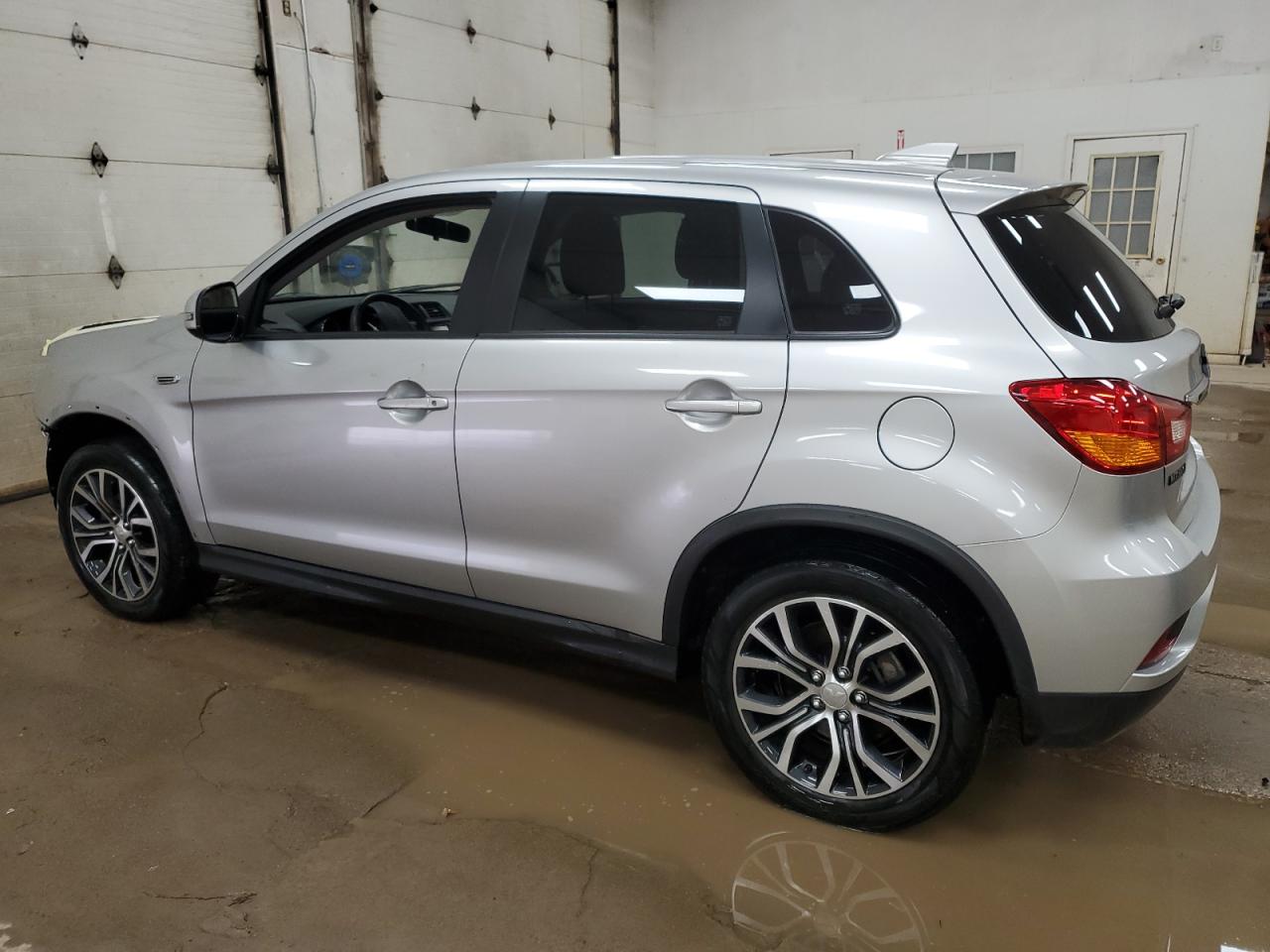 MITSUBISHI OUTLANDER ES