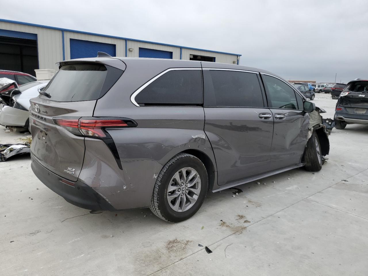 TOYOTA SIENNA XLE
