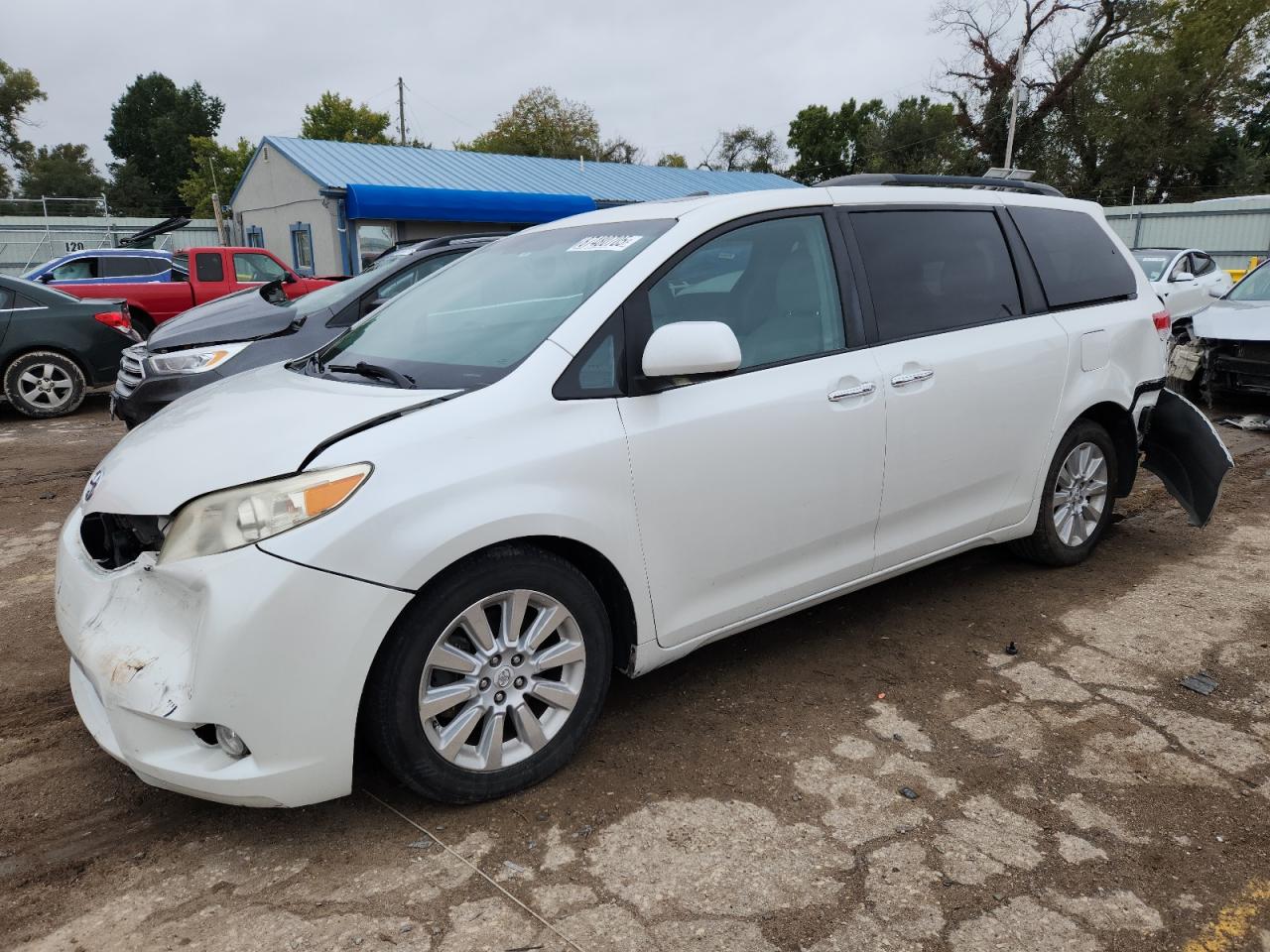 Lot #3285900566 2011 TOYOTA SIENNA XLE