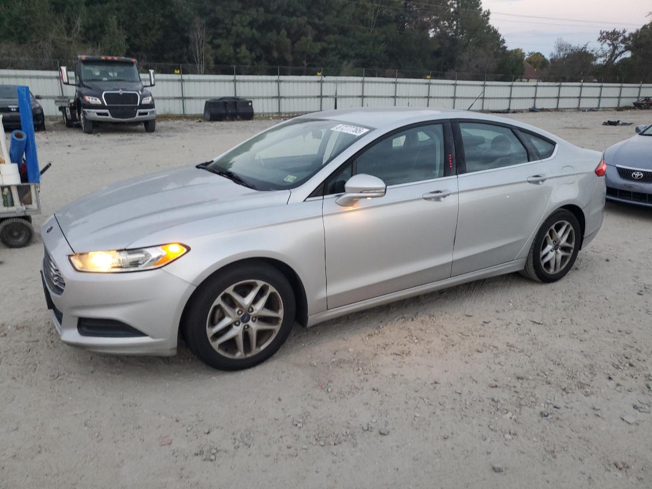 FORD FUSION SE