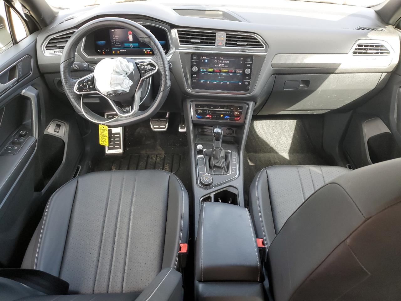 VOLKSWAGEN TIGUAN SE R-LINE BLACK