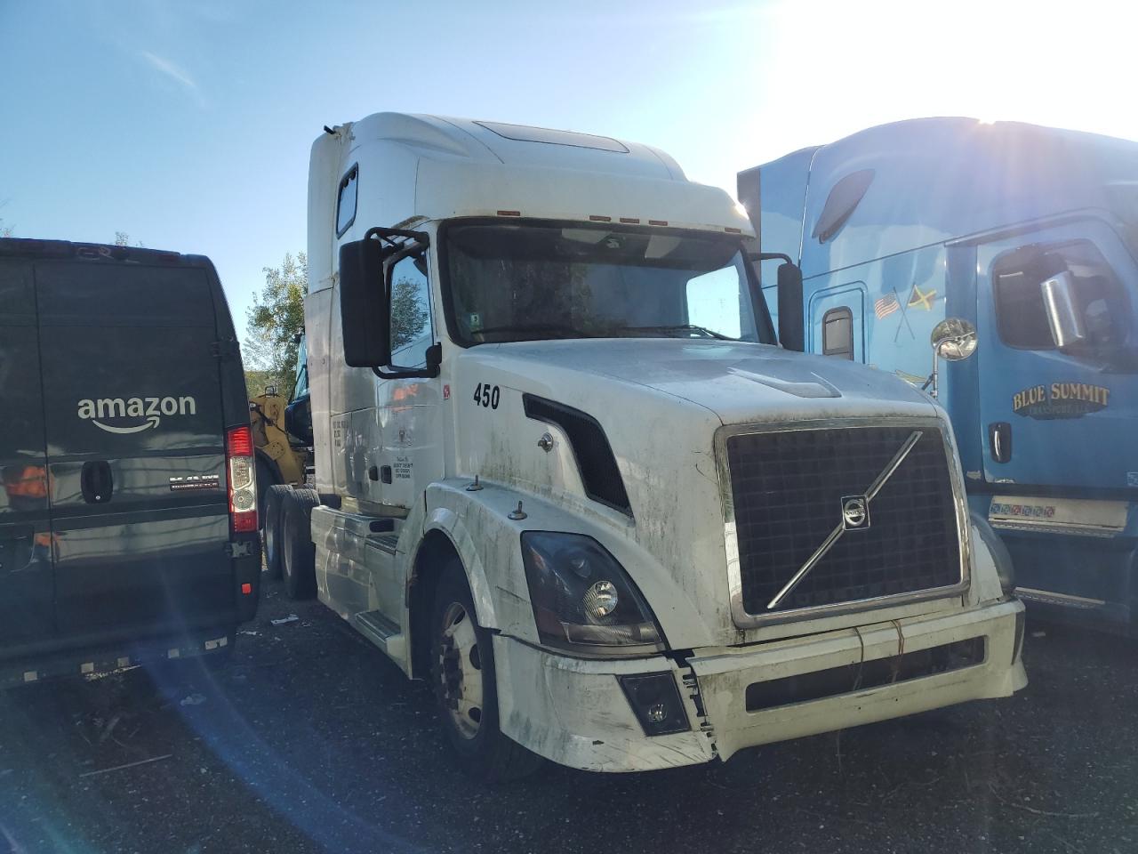  Salvage Volvo Vnl