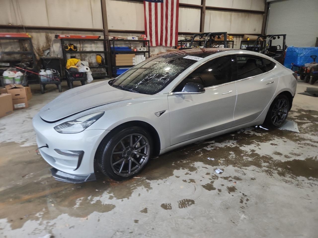 Lot #3310576043 2018 TESLA MODEL 3