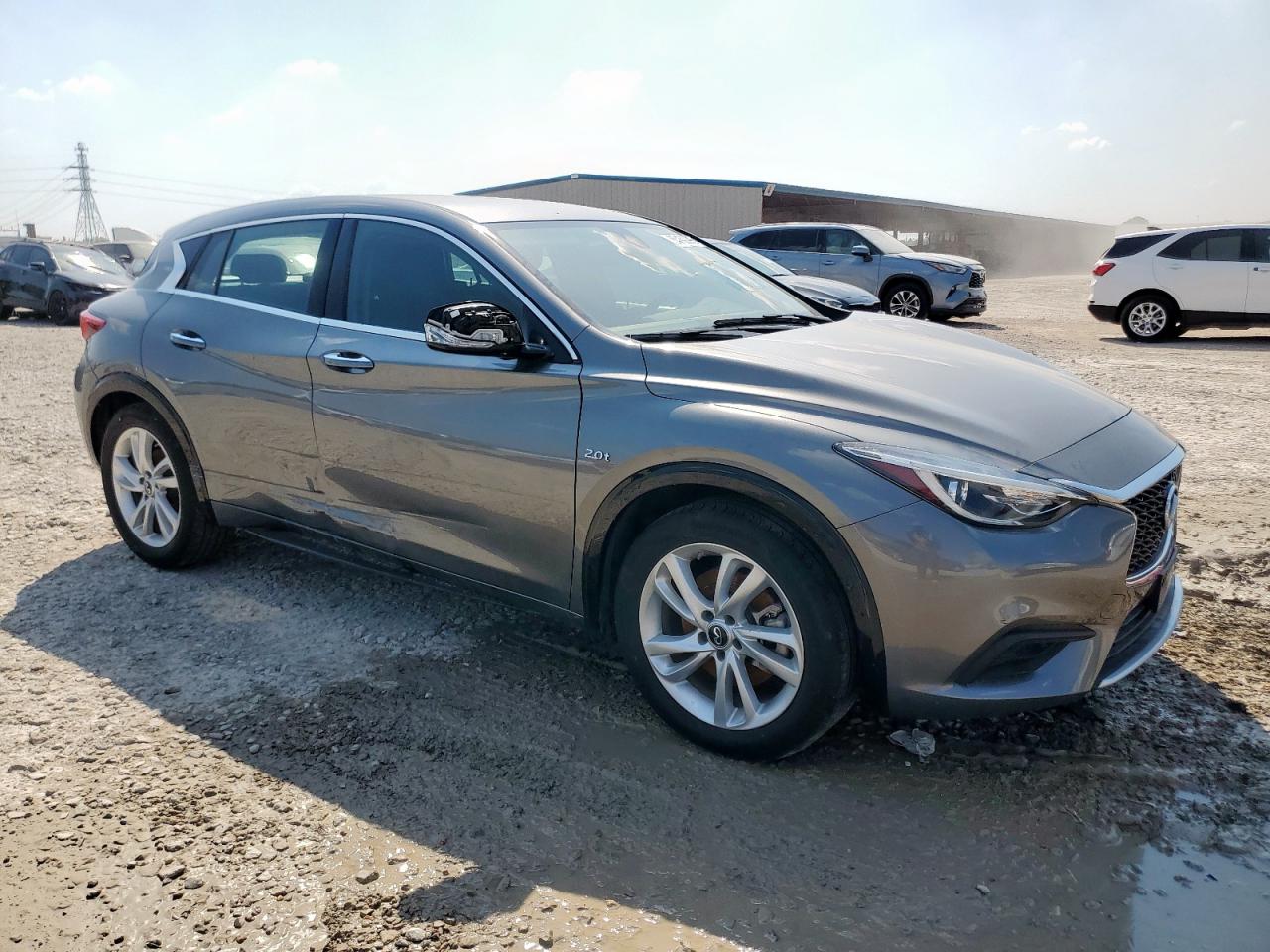 INFINITI QX30 BASE