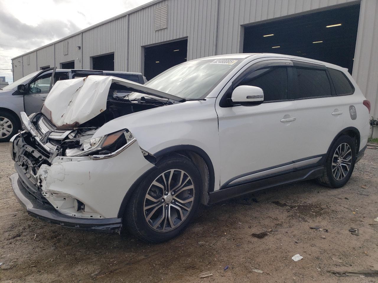 MITSUBISHI OUTLANDER SE