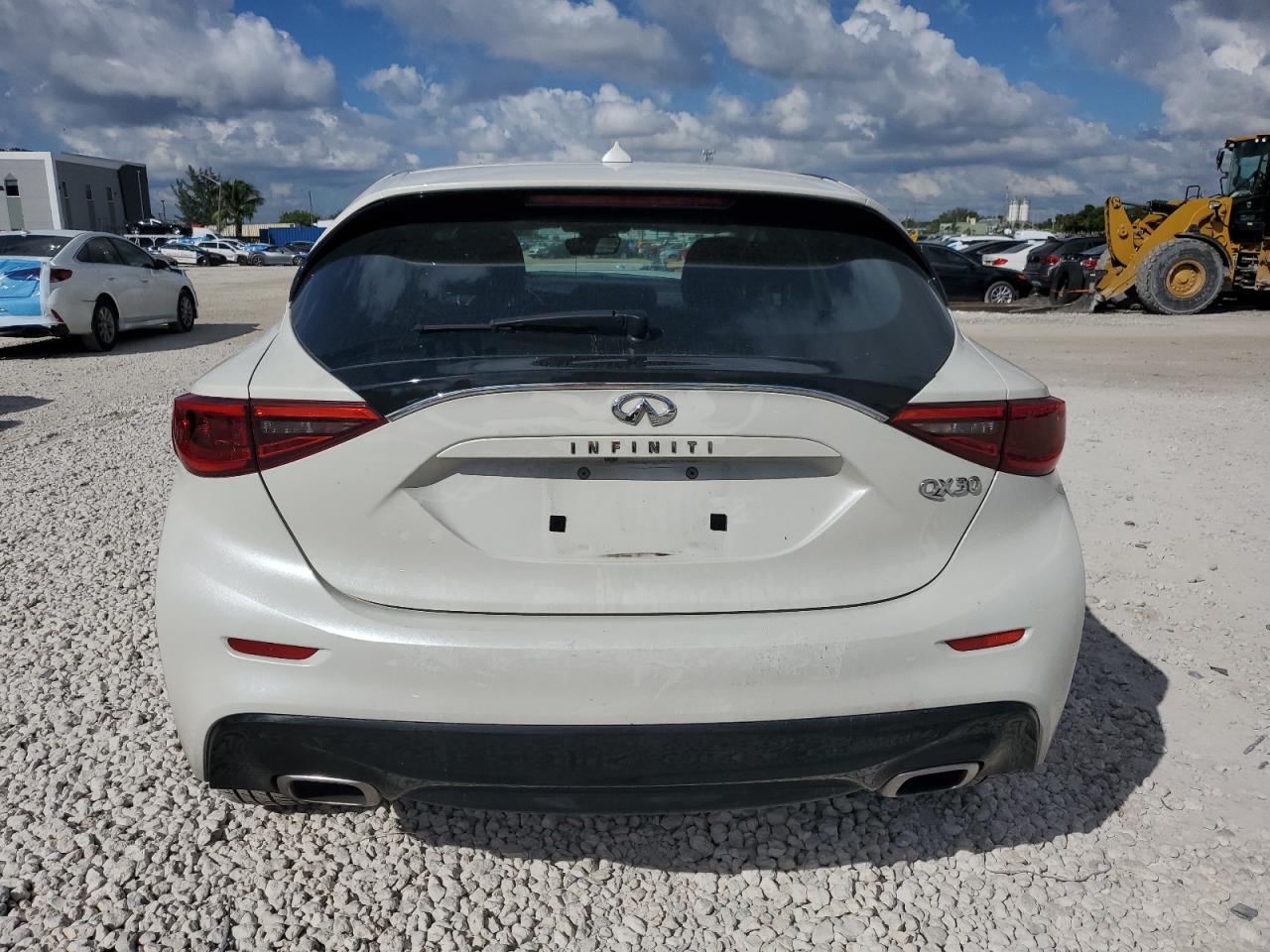 INFINITI QX30 BASE