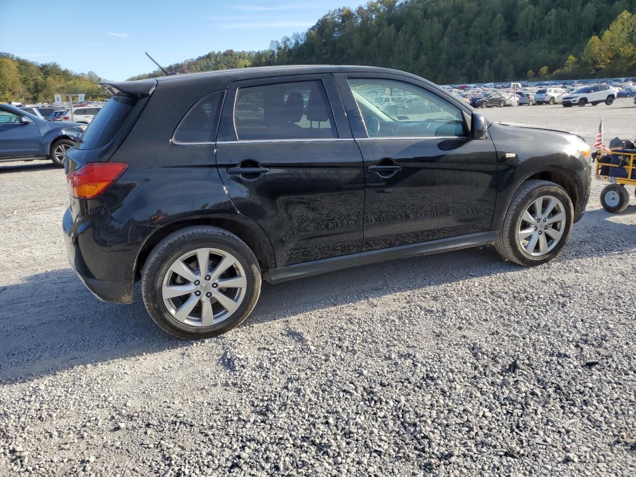 MITSUBISHI OUTLANDER SE