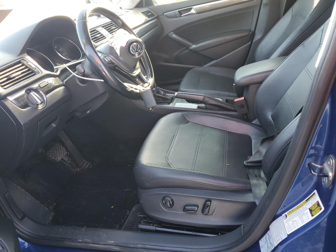 VOLKSWAGEN PASSAT SE