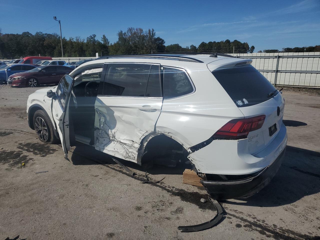 VOLKSWAGEN TIGUAN SE