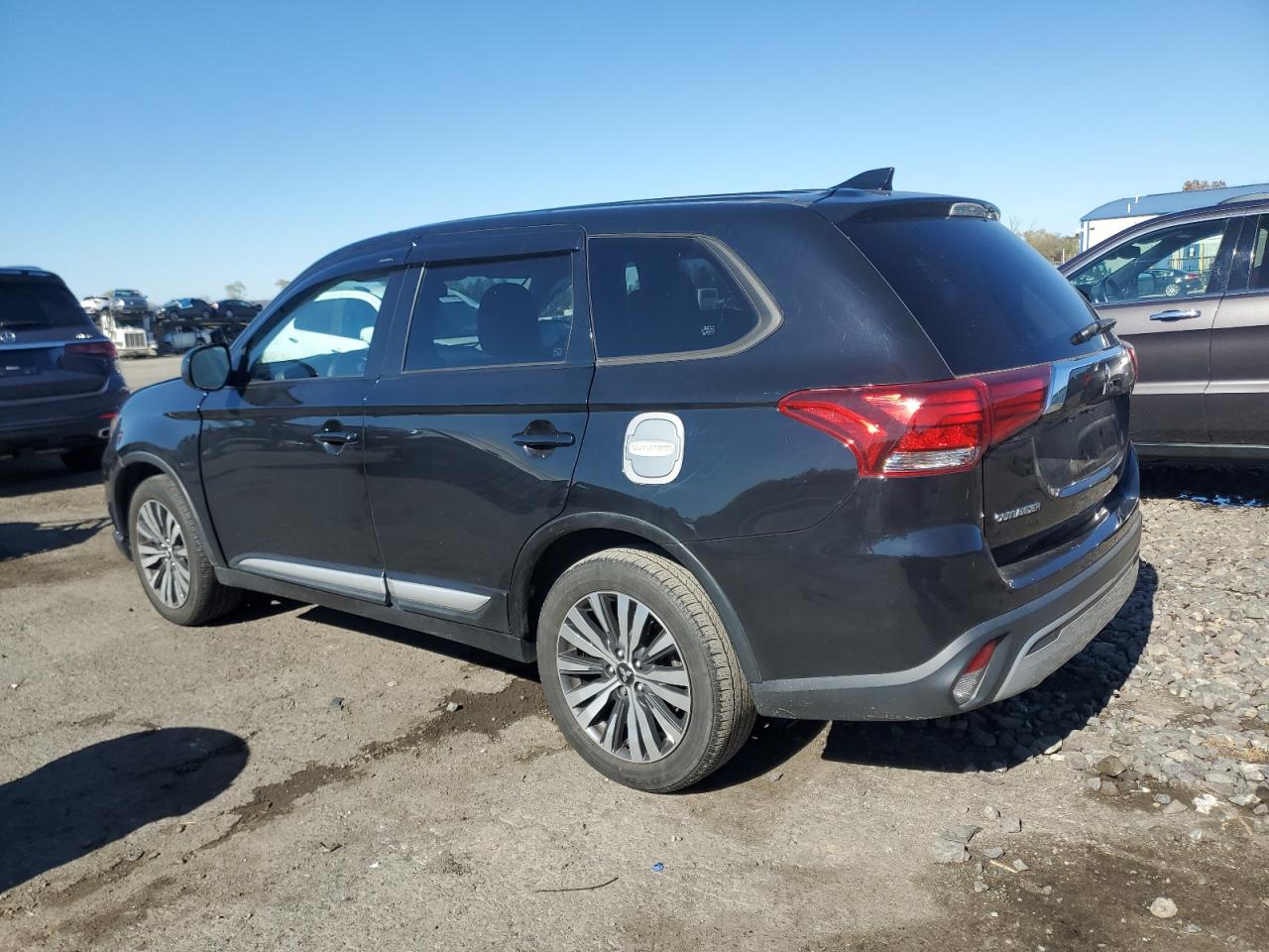 MITSUBISHI OUTLANDER SE