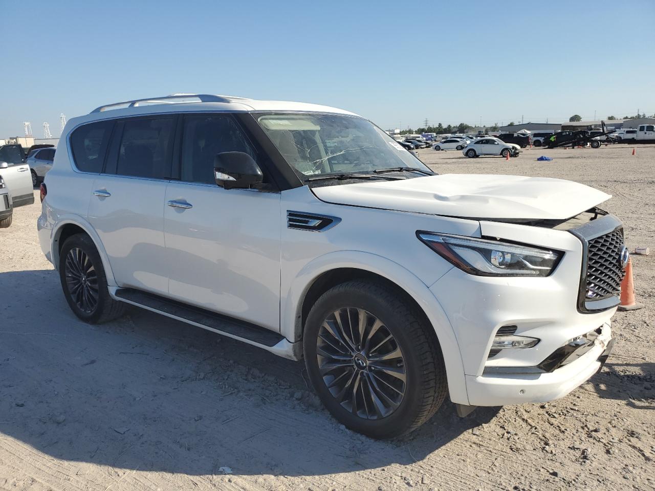 INFINITI QX80 LUXE