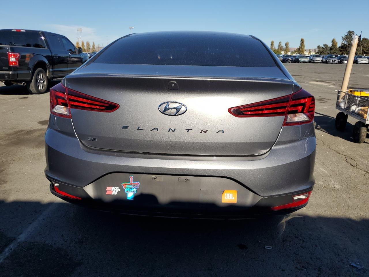 HYUNDAI ELANTRA SE
