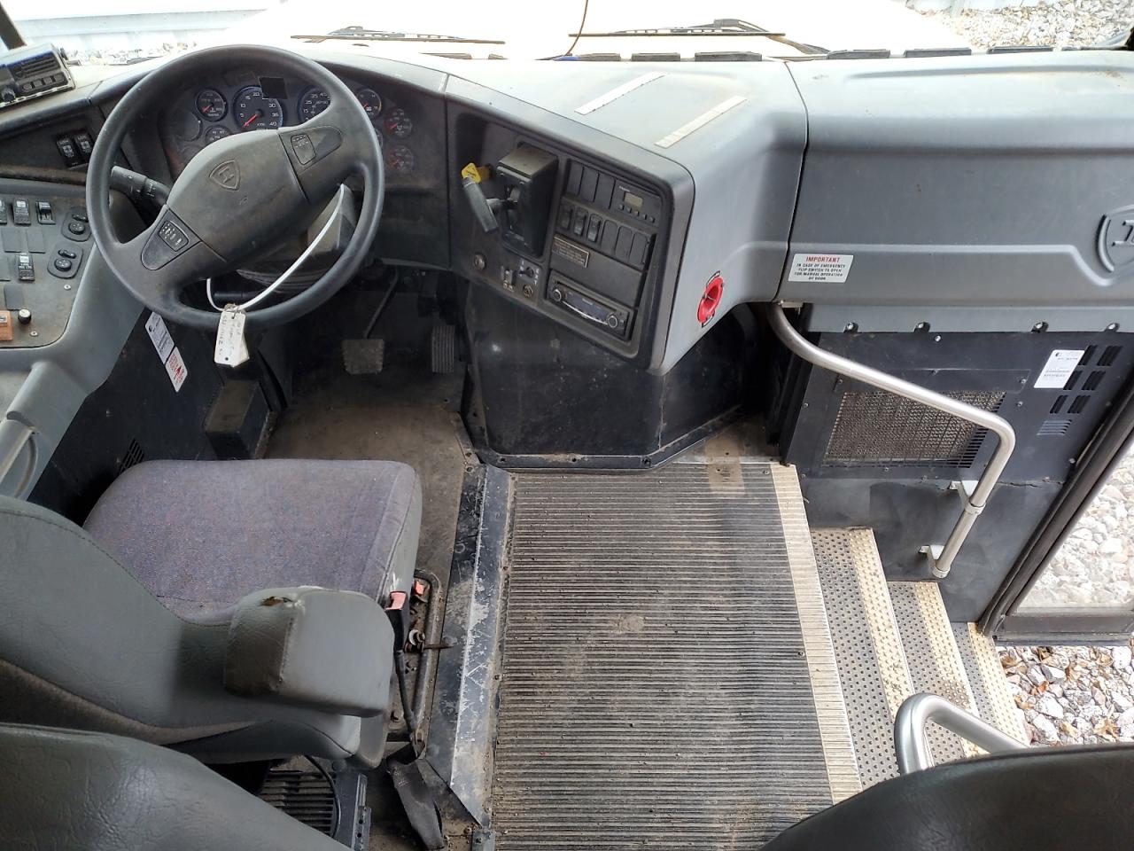 Lot #3282360257 2015 IC CORPORATION 3000 CE