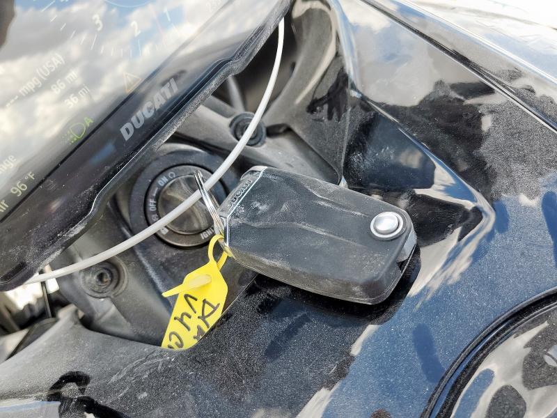 2025 DUCATI DIAVEL V4 - ZDMGAR1W9SB005230
