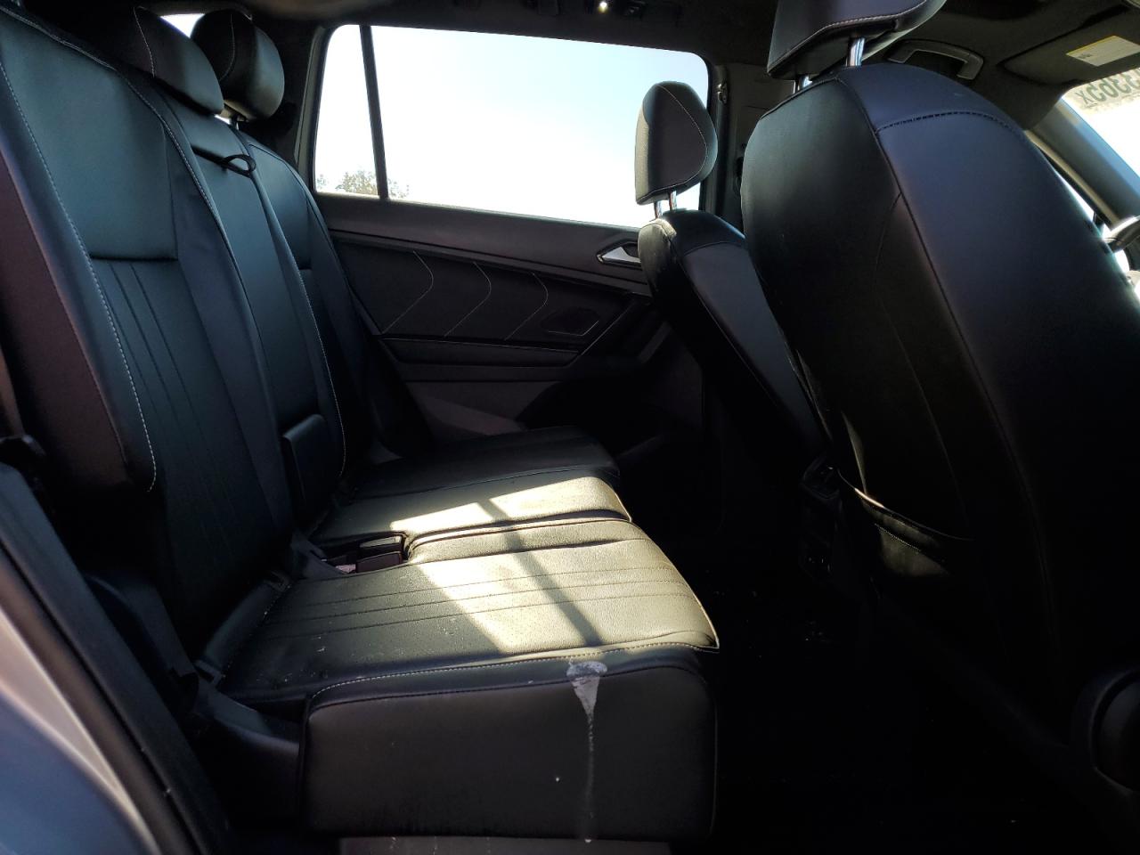 VOLKSWAGEN TIGUAN SE R-LINE BLACK