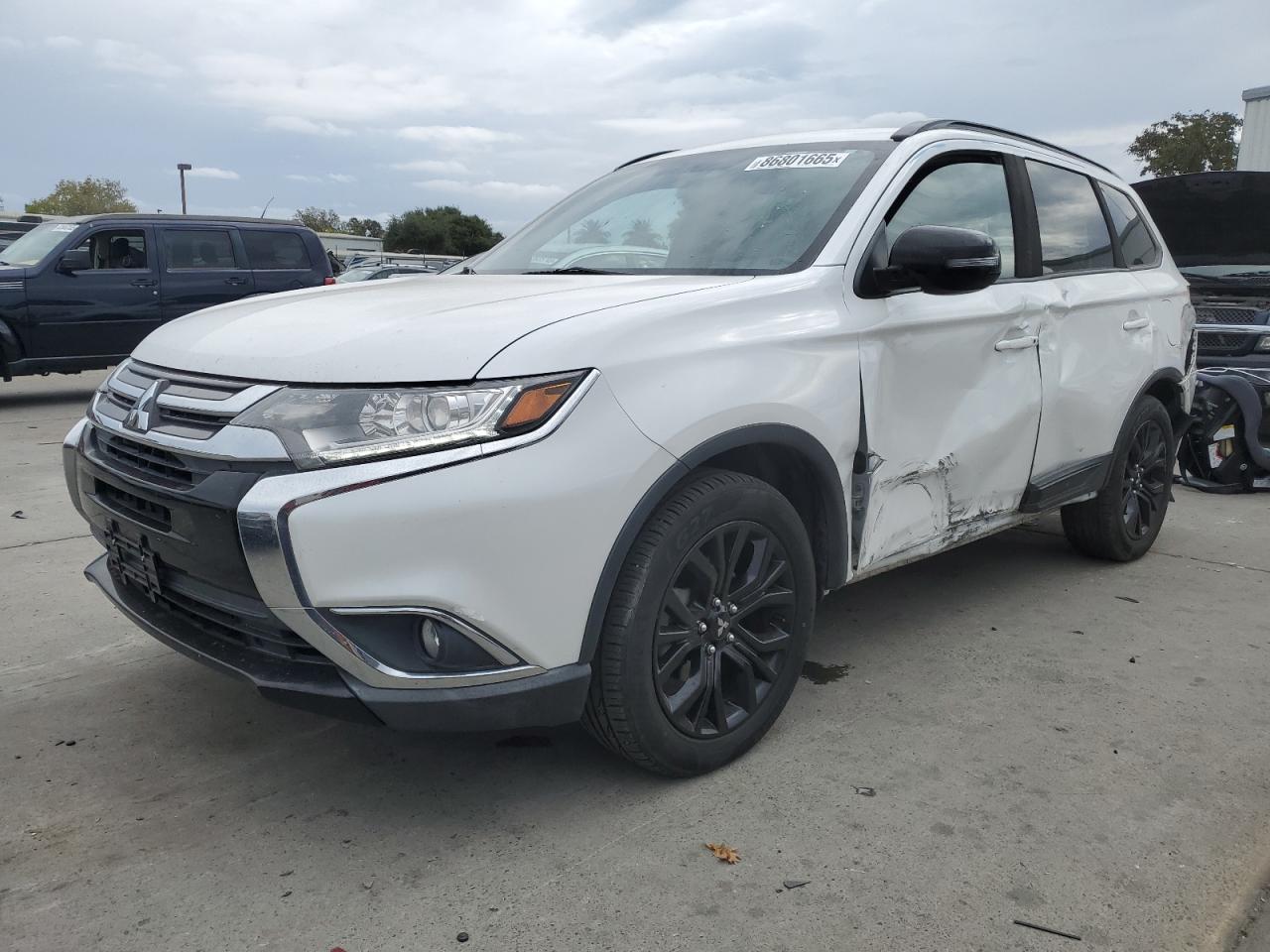 MITSUBISHI OUTLANDER SE