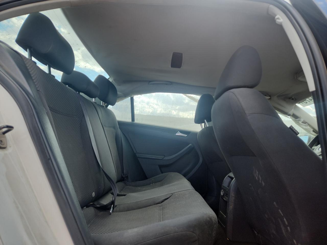 VOLKSWAGEN JETTA BASE